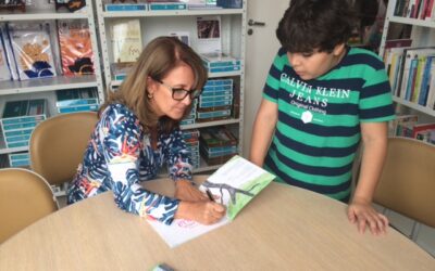 Sessão de autógrafos e contação de histórias na Lógica.